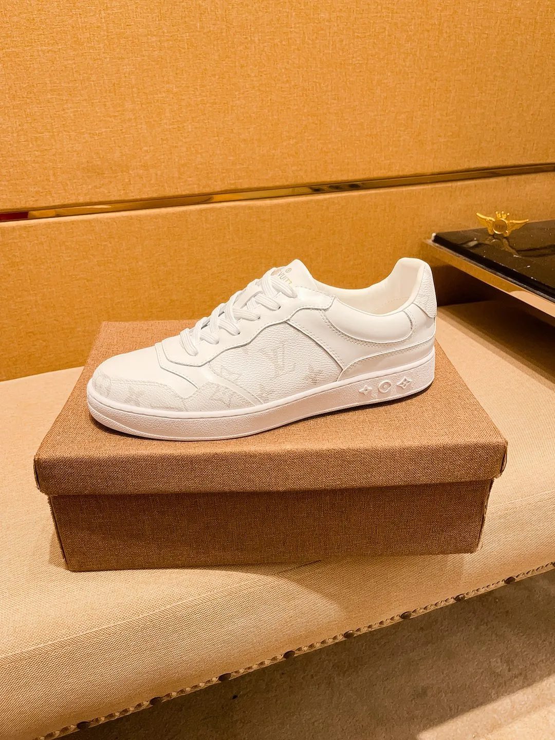 Men's shoes💰 400💰[LV]🔥Louis Vuitton, high-end men's shoes brand, official website 1:1 latest masterpiece: the upper is made of Italian imported first-layer cowhide with a comfortable and breathable lining➕original non-slip and wear-resistant outsole🔥, making walking more convenient and comfortable! An exclusive new model, a stunning work, a beautiful 1:1 replica [color] compared to the official quality! Create a fashionable personality to set off your uniqueness! A must-have for trendy men! Classic🔥Size: 38-44 Color: 🔥Multiple colors available🔥